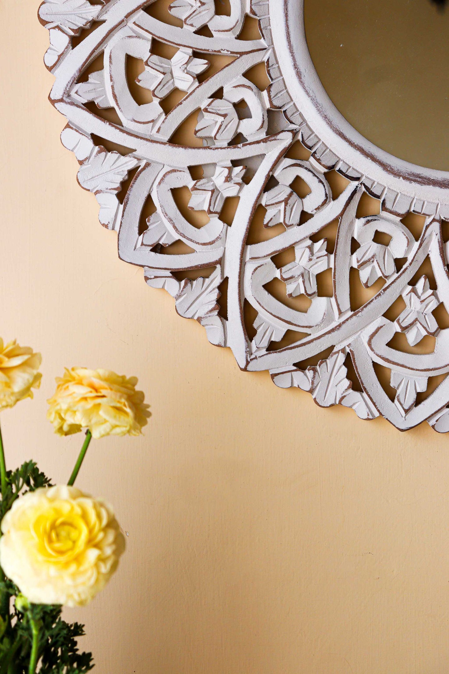 White Carving Circular Wall Mirror